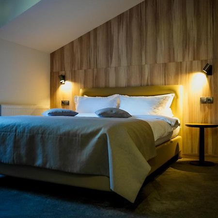Yaremche Club Hotel ภายนอก รูปภาพ