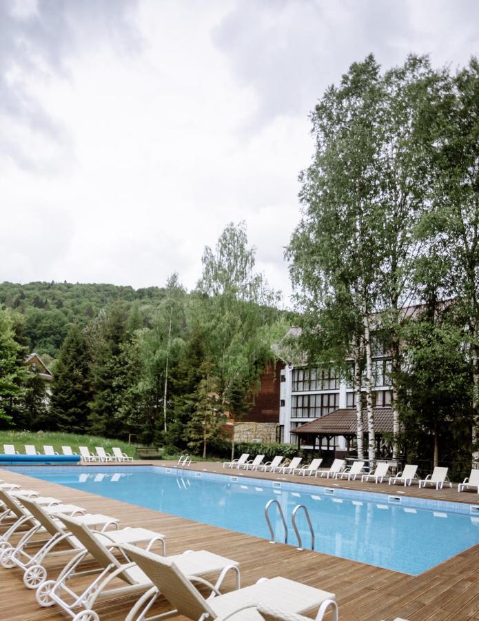 Yaremche Club Hotel ภายนอก รูปภาพ