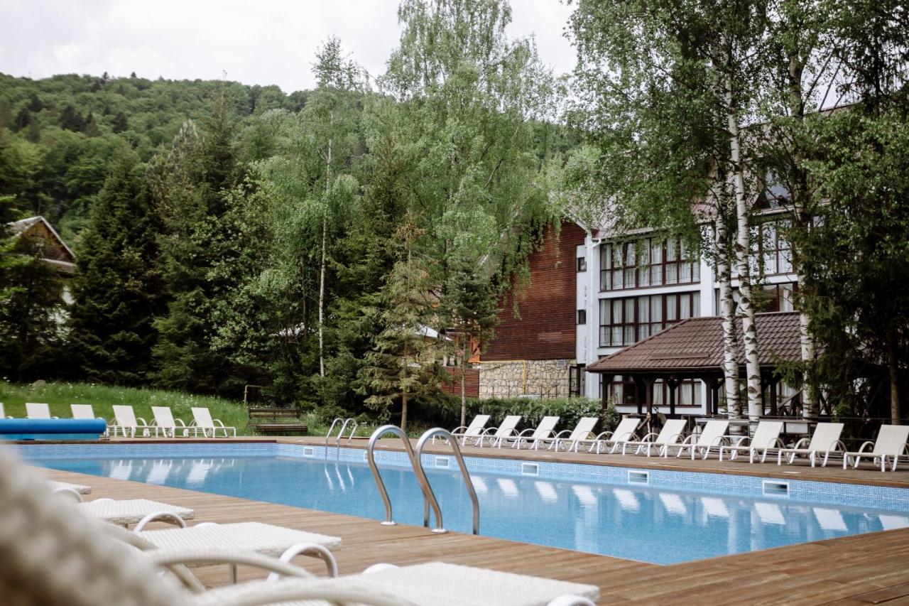 Yaremche Club Hotel ภายนอก รูปภาพ
