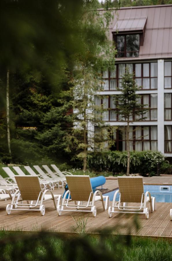 Yaremche Club Hotel ภายนอก รูปภาพ