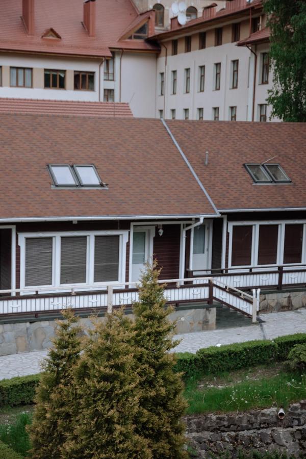 Yaremche Club Hotel ภายนอก รูปภาพ