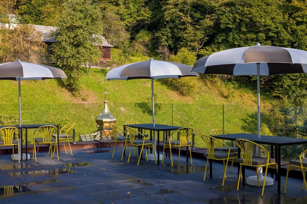 Yaremche Club Hotel ภายนอก รูปภาพ
