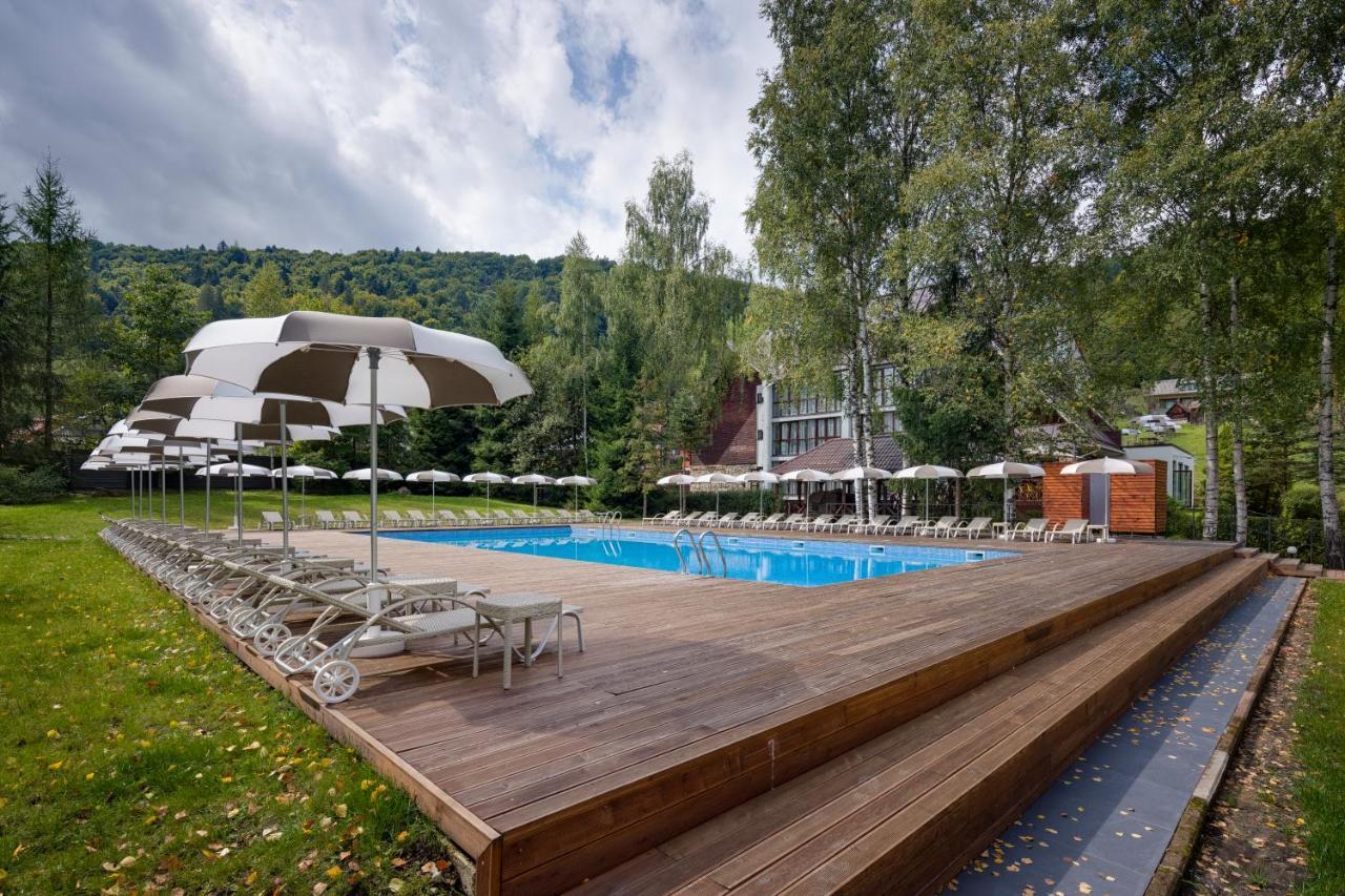 Yaremche Club Hotel ภายนอก รูปภาพ