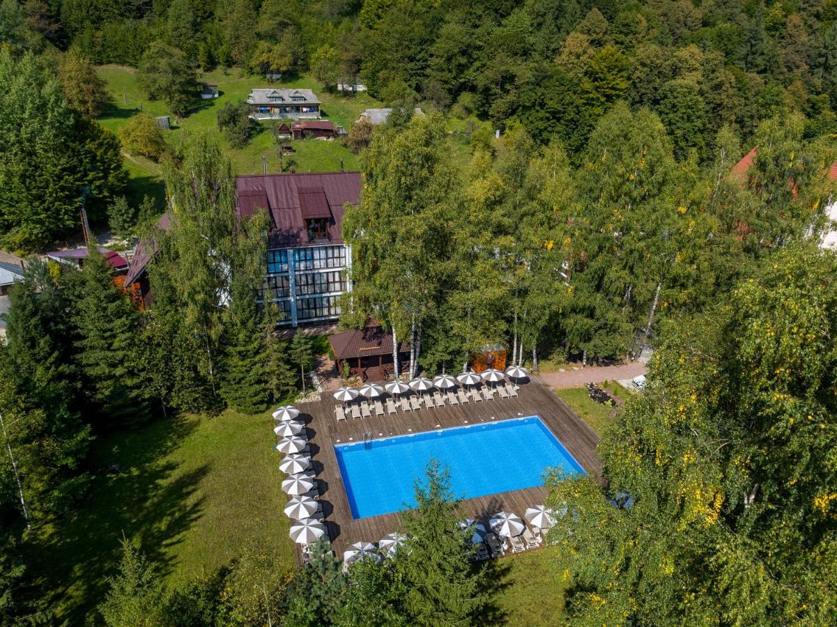 Yaremche Club Hotel ภายนอก รูปภาพ
