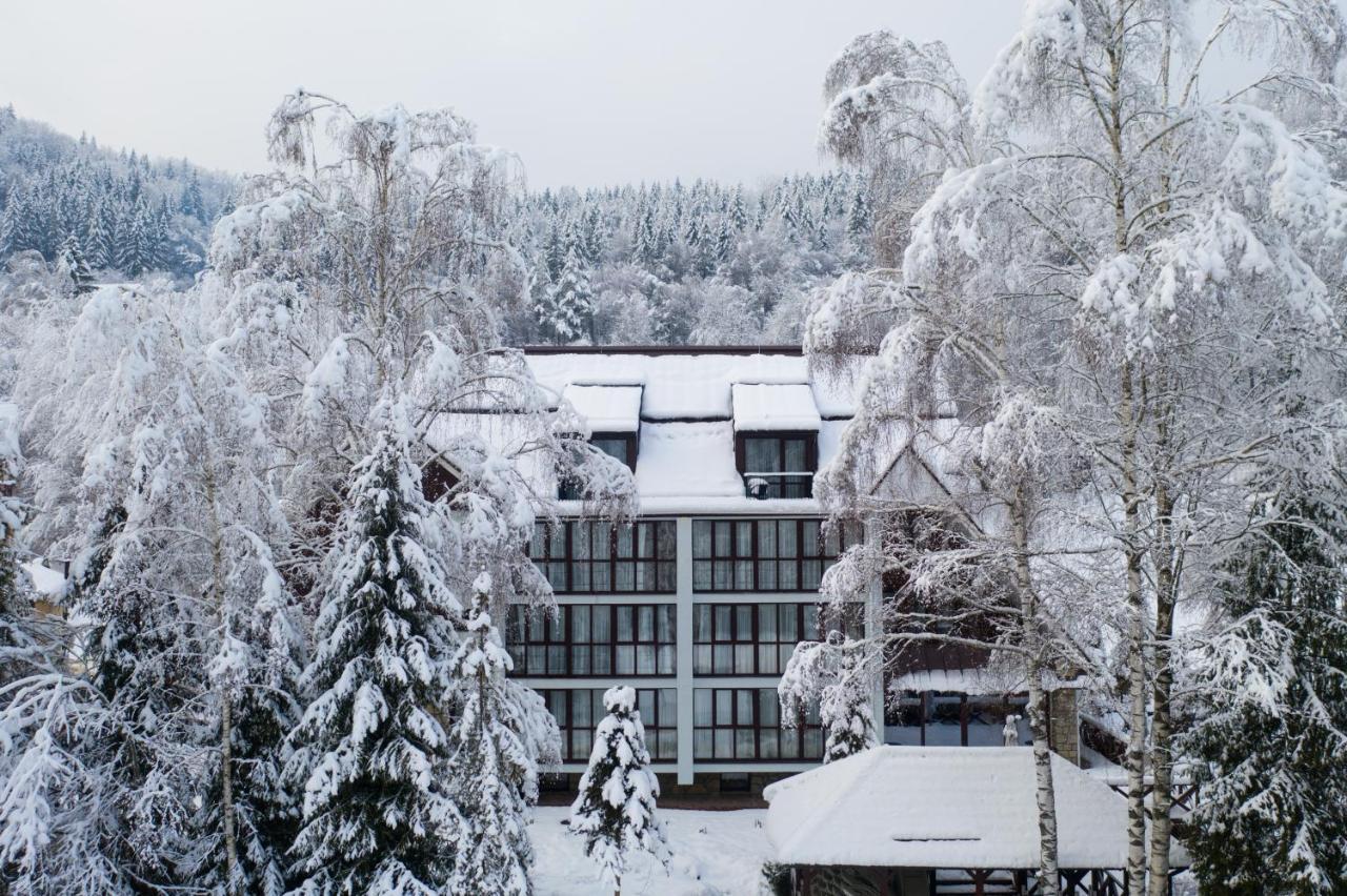 Yaremche Club Hotel ภายนอก รูปภาพ