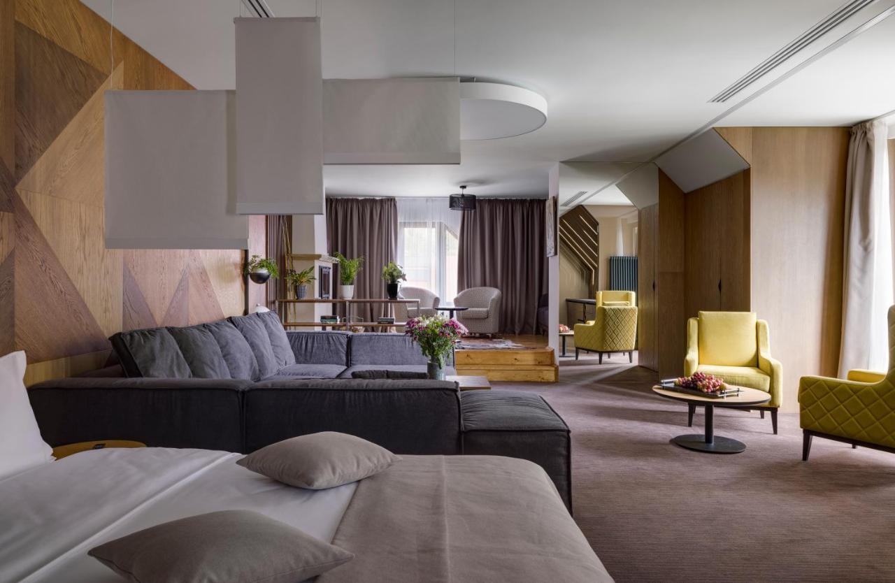 Yaremche Club Hotel ภายนอก รูปภาพ
