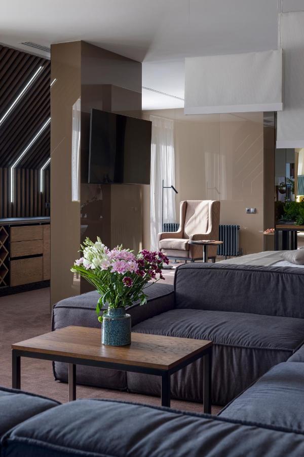 Yaremche Club Hotel ภายนอก รูปภาพ