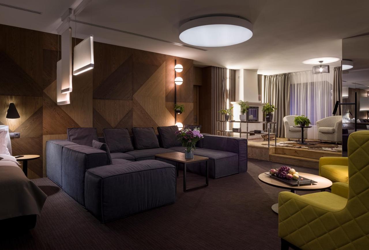 Yaremche Club Hotel ภายนอก รูปภาพ