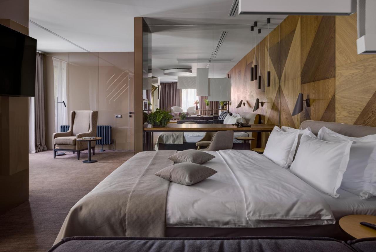 Yaremche Club Hotel ภายนอก รูปภาพ