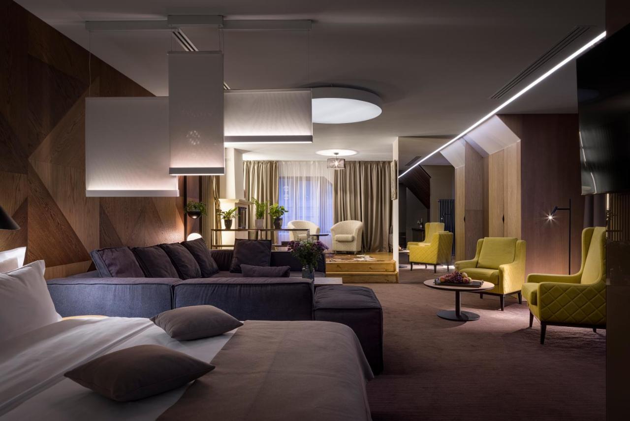 Yaremche Club Hotel ภายนอก รูปภาพ