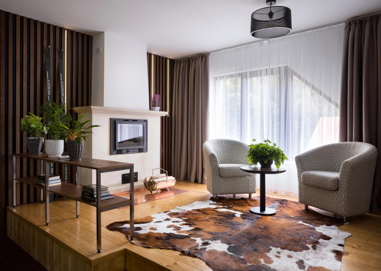 Yaremche Club Hotel ภายนอก รูปภาพ