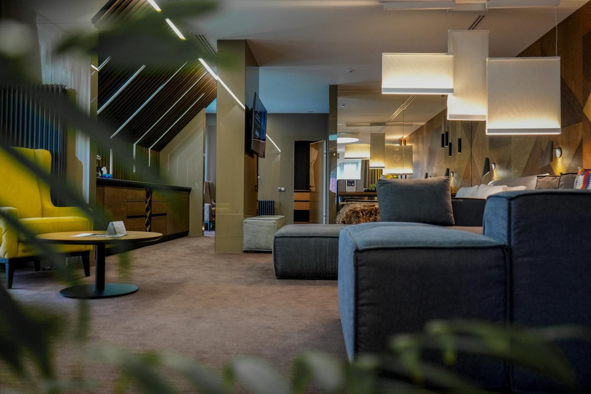 Yaremche Club Hotel ภายนอก รูปภาพ